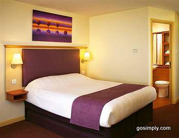 London Heathrow Premier Travel Inn guest room