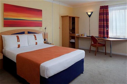 Double bedroom at the Luton Airport Holiday Inn Express