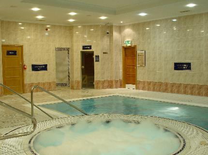 Swimming pool at the Menzies Strathmore Hotel near Luton Airport