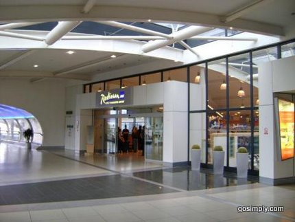 Radisson SAS Manchester Airport walkway and entrance