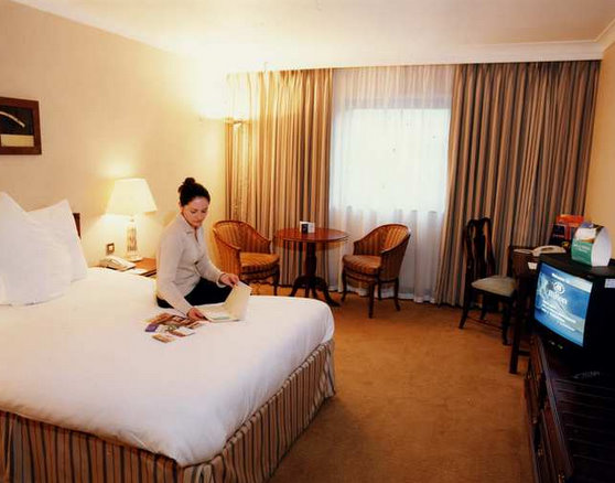 East Midlands Airport Hilton guest room