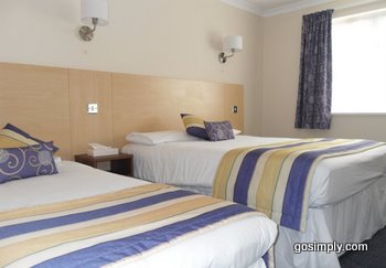 Skylane Hotel Gatwick guest room