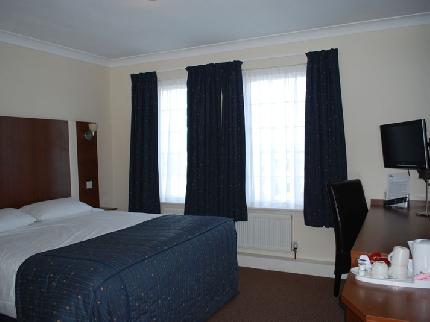 Double bedroom at the Cardiff Airport Sky Plaza Hotel