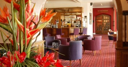 Leeds Airport Ramada Parkway Hotel bar