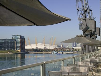 Novotel Excel London City Airport Hotel terrace