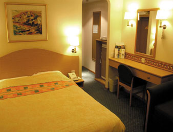 Days Inn Bristol Airport bedroom