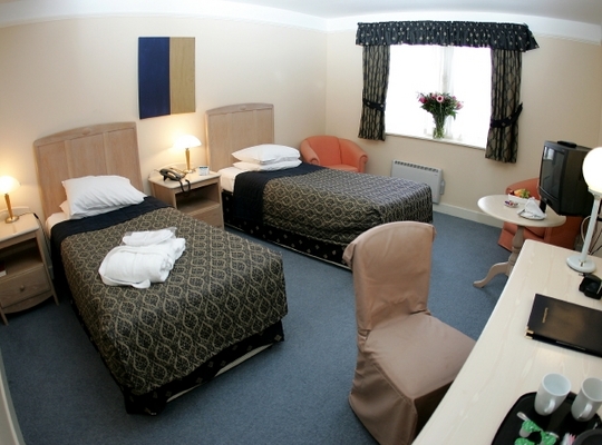 Gateway Hotel Nottingham Airport twin room