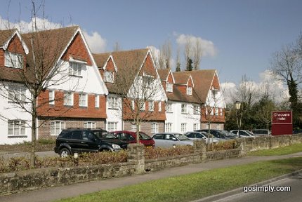 Exterior of the Menzies Chequers Gatwick