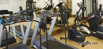 Hilton Gatwick Hotel gymnasium