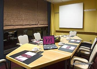 Mercure Hotel Gatwick conference room