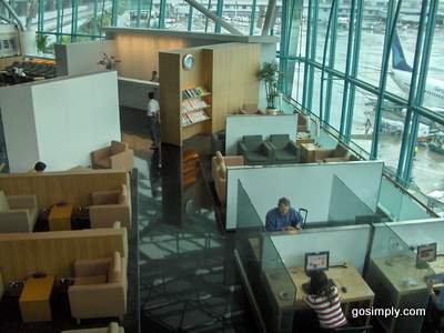 View of seating and PC desks at Skyview Lounge in Singapore Changi Airport