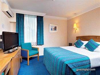 Guest rooms at the Thistle Hotel Heathrow