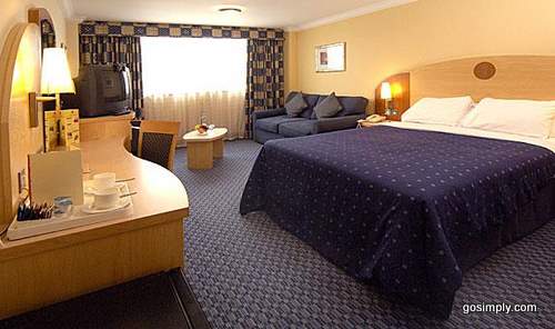 Quality Hotel Heathrow executive bedroom