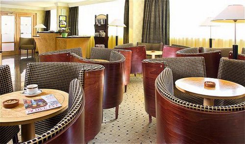 Liverpool Airport Crowne Plaza Hotel lounge