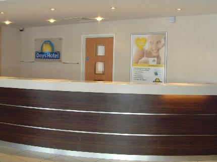 Days Inn Hotel Luton Airport reception area