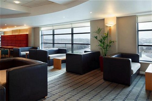 Luton Airport Express by Holiday Inn hotel lobby
