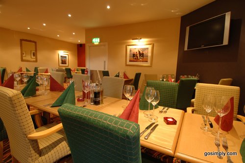 Cresta Court Hotel Manchester dining area