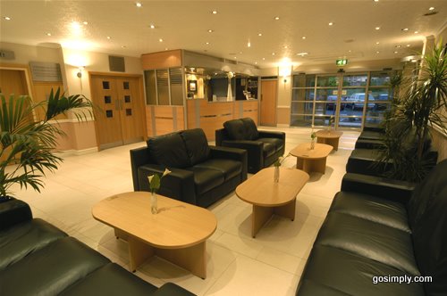 Cresta Court Hotel Manchester reception area