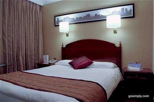 Crowne Plaza Hotel Manchester Airport guest room