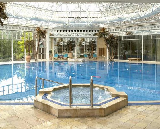 Birmingham Airport Hilton Metropole Hotel swimming pool and Jacuzzi