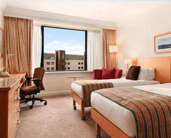 Dublin Airport Hilton Hotel twin bedroom