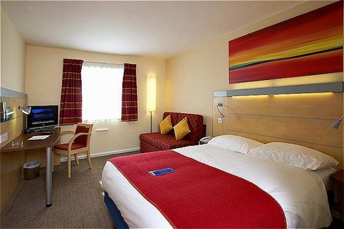Family bedroom at the Cardiff Airport Holiday Inn Express