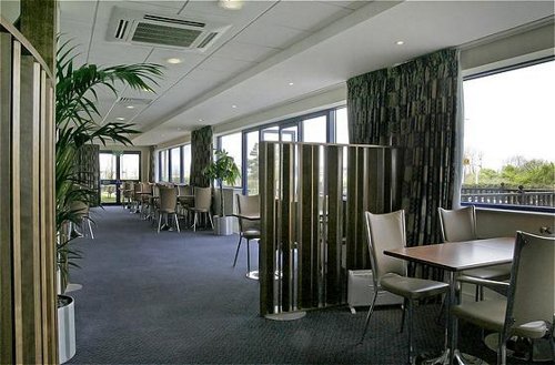 Express by Holiday Inn Cardiff Airport hotel restaurant