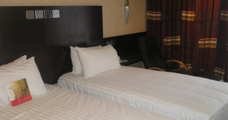 Ramada Parkway Hotel for Leeds Airport twin bedroom