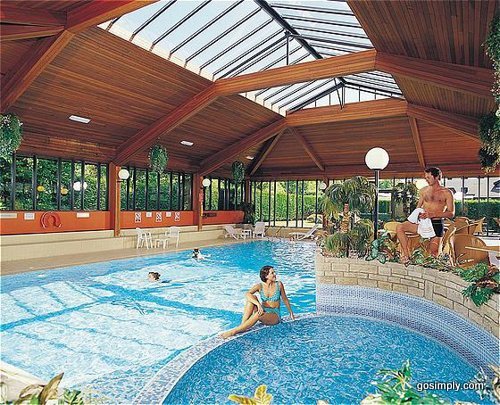 Swimming pool at the Holiday Inn Manchester Airport