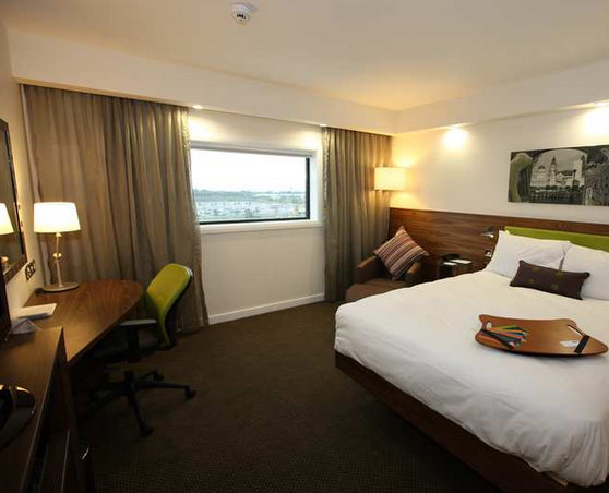 Hampton by Hilton Liverpool Airport guest room