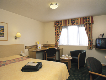 Bedroom at the Bristol Airport Days Inn Hotel