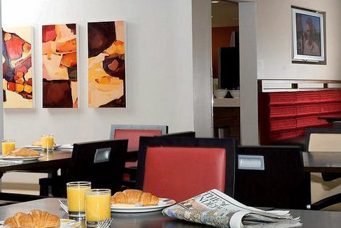 Hotel restaurant at the Holiday Inn Express East Midlands Airport