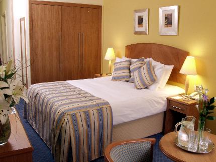 Standard guest room at the Kegworth Whitehouse Hotel near East Midlands Airport