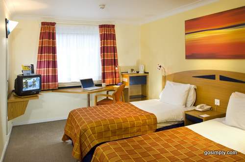 Guest room at the Glasgow Airport Express by Holiday Inn