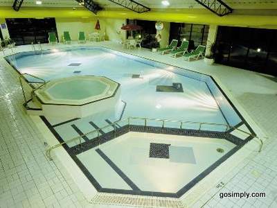 Swimming pool at the Erskine Bridge Hotel for Glasgow Airport