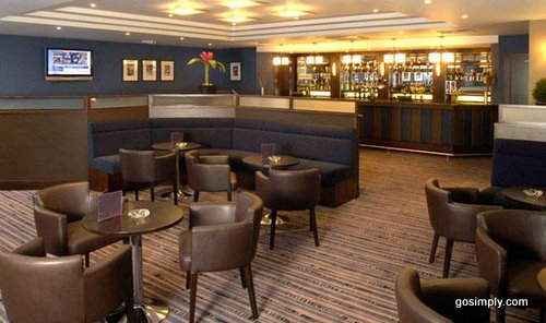 Gatwick Crowne Plaza Hotel bar and lounge