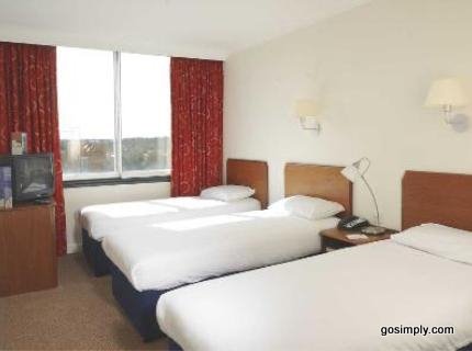 Gatwick Moat House guest room