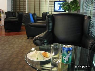 Seating area at Louis Tavern CIP Lounge - Concourse G